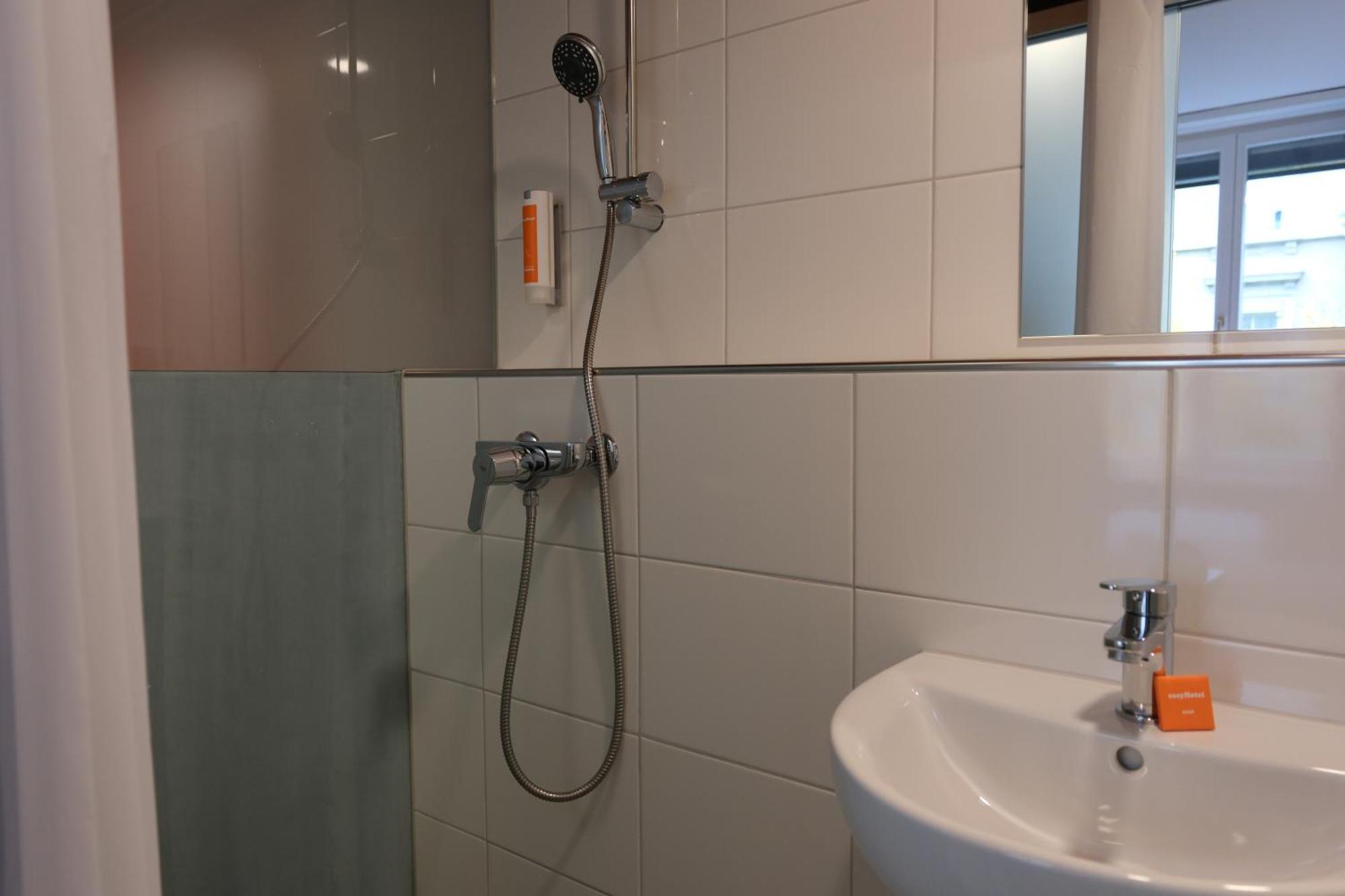Easyhotel Zuerich Main Station Bilik gambar