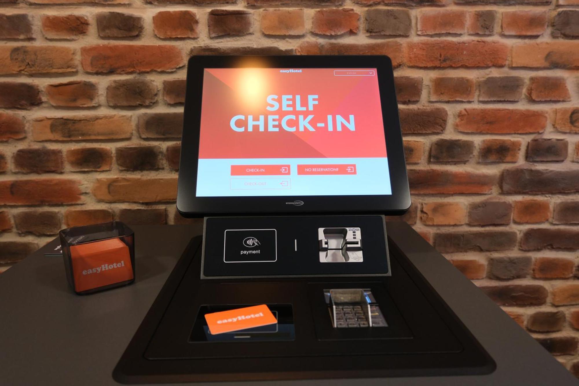 Easyhotel Zuerich Main Station Luaran gambar